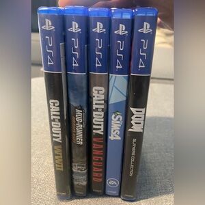 Lot of 5 PlayStation 4 games PS4 Call of Duty , Sims , Doom , Mudrunner